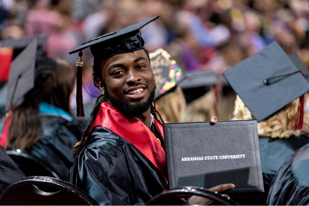 A-State Alumnus Addresses Graduates At Fall Commencement