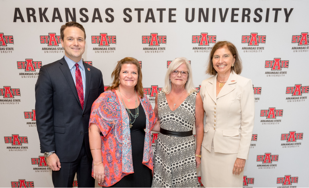 Home I.V. Gift Establishes Dean&sbquo;&Auml;&ocirc;s Excellence Fund