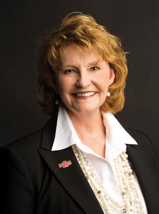 Beth Smith receives CASE IV Distinguished Achievement Award