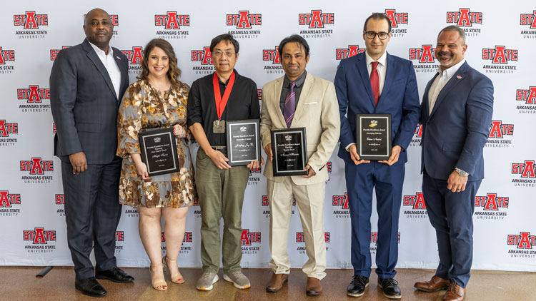 Outstanding Faculty Recognized of 2024-25 During Convocation of Scholars Honors Program