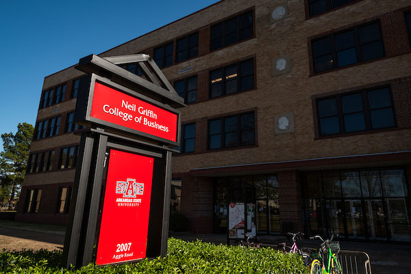 Griffin College of Business Recognizes Top 2017-18 Graduates
